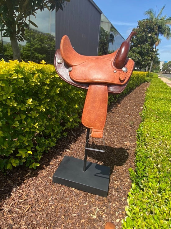 Silla RESIN EQUESTRIAN, BROWN, 33.5*30*70 CM